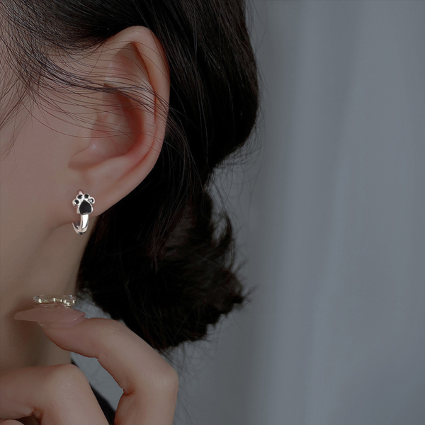 Karolina | Kolczyki Huggie Czarne Serce