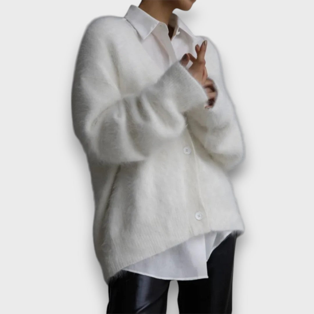 Laria – Miękki Kardigan o Klasycznym Kroju